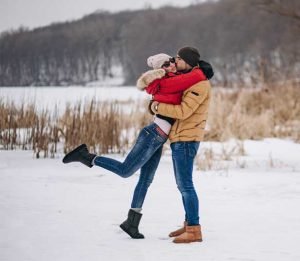 Couple pic on Kullu Manali Honeymoon Tour