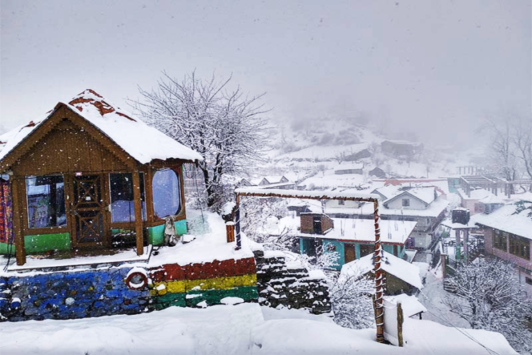 Enjoy Snowfall in Kasol