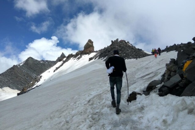 Trekking to Shrikhand Mahadev Peak