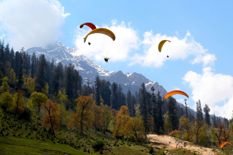 Paragliding in Tirthan Valley